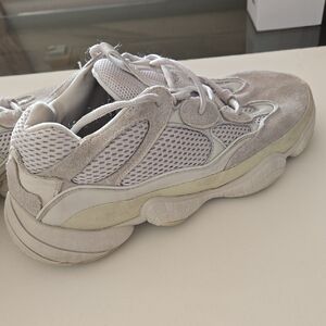 Stylish White and Off White Adidas Men's  Rinning Shoes Size US 11 - Gently Used